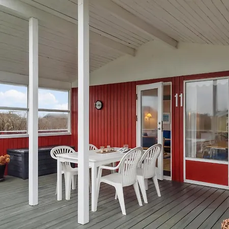 Дом отдыха Lovely In With Wifi